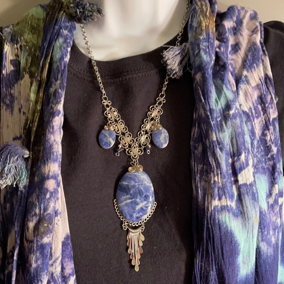 Jewelry - Lapis Necklace.   BL/BL